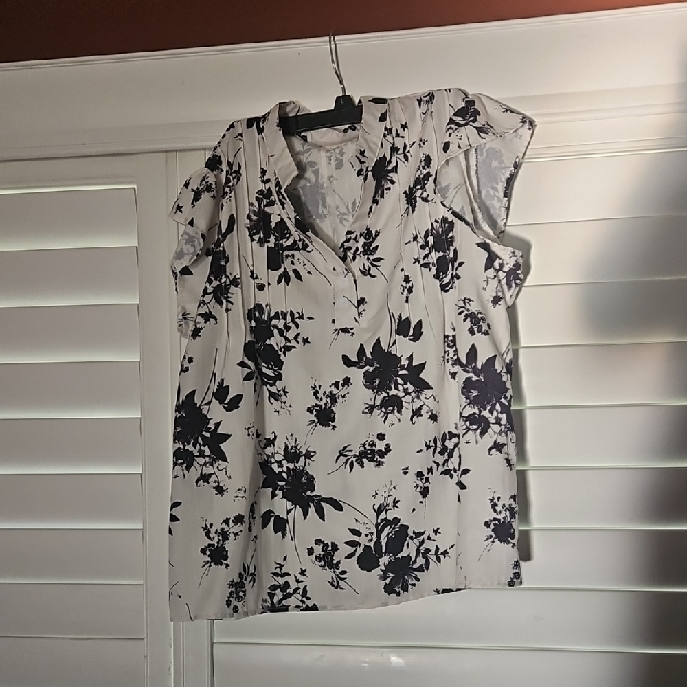 Women's White Floral V-Neck Blouse